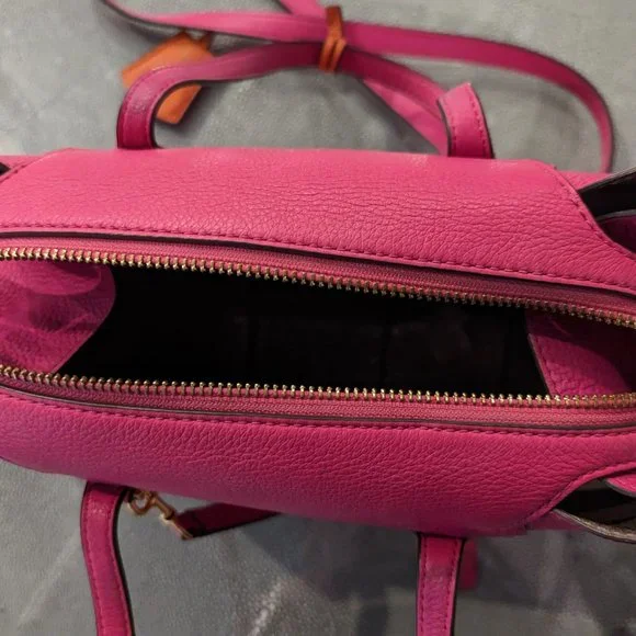 Tory Burch - Perry Small Satchel in hot pink - Picture 4 of 9